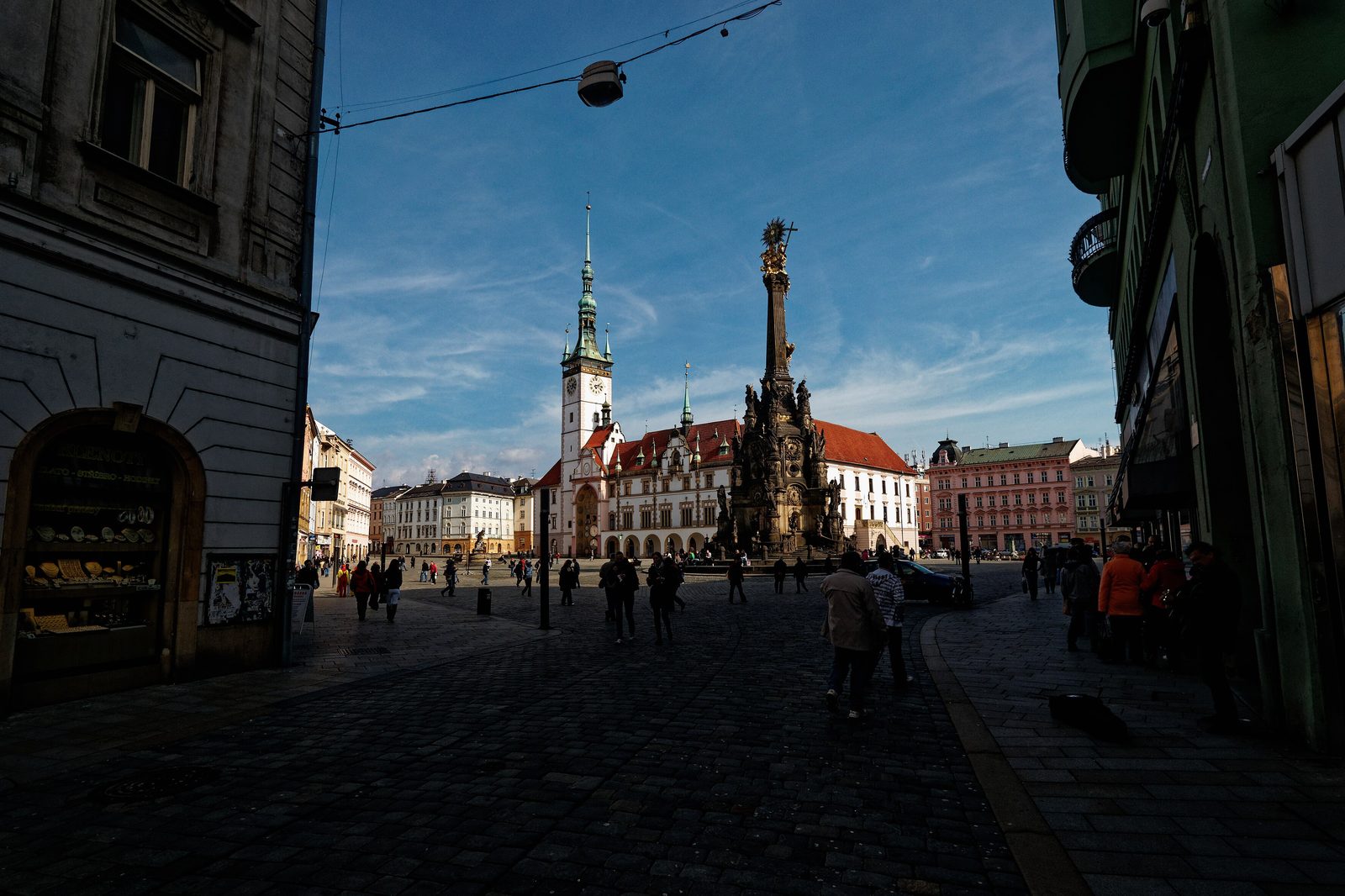 Horní náměstí se Sloupem Nejsvětější Trojice a radnicí v Olomouci